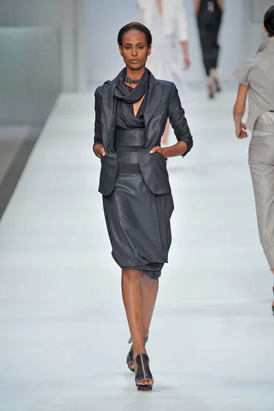 Look 27